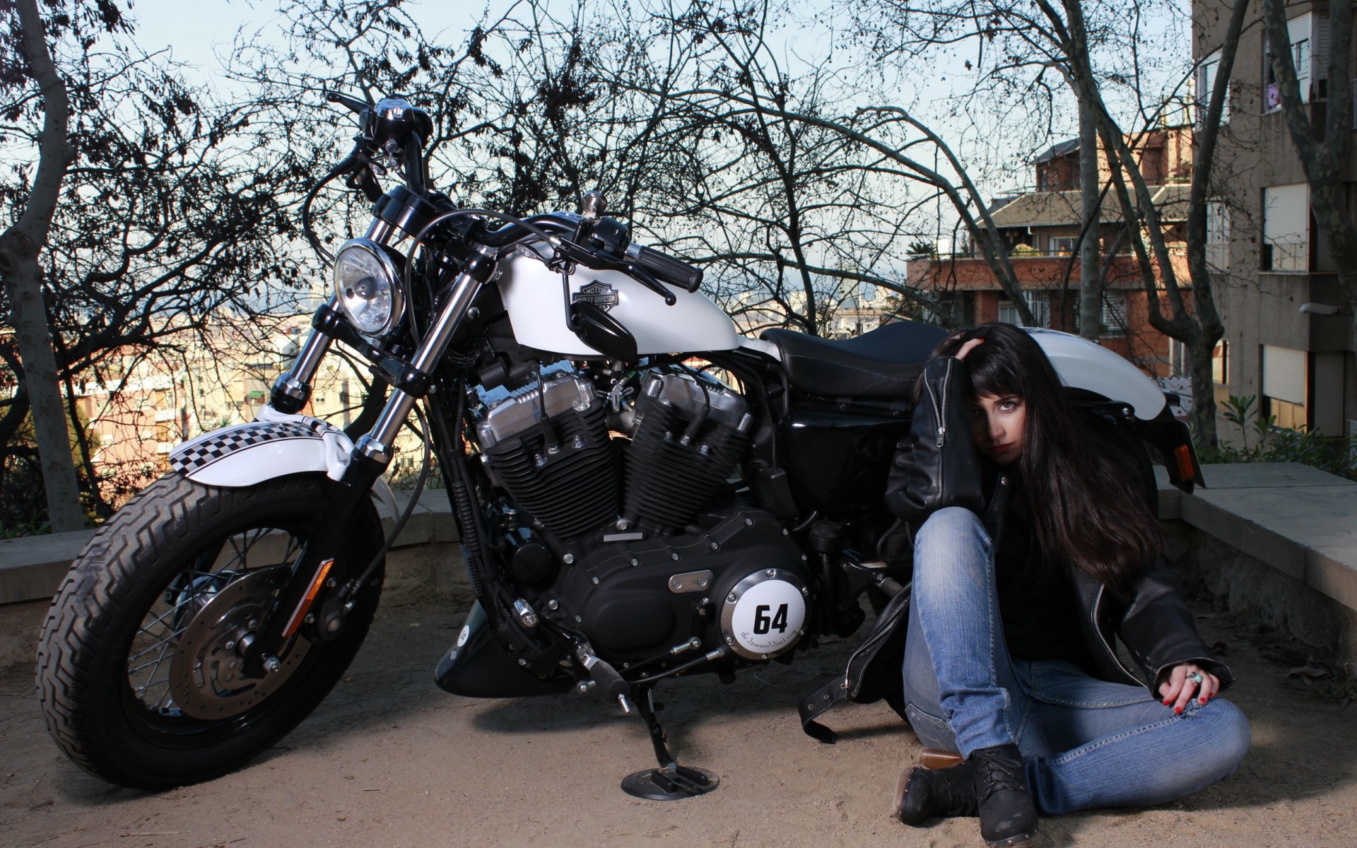 Девушка Возле Мотоцикла Фото