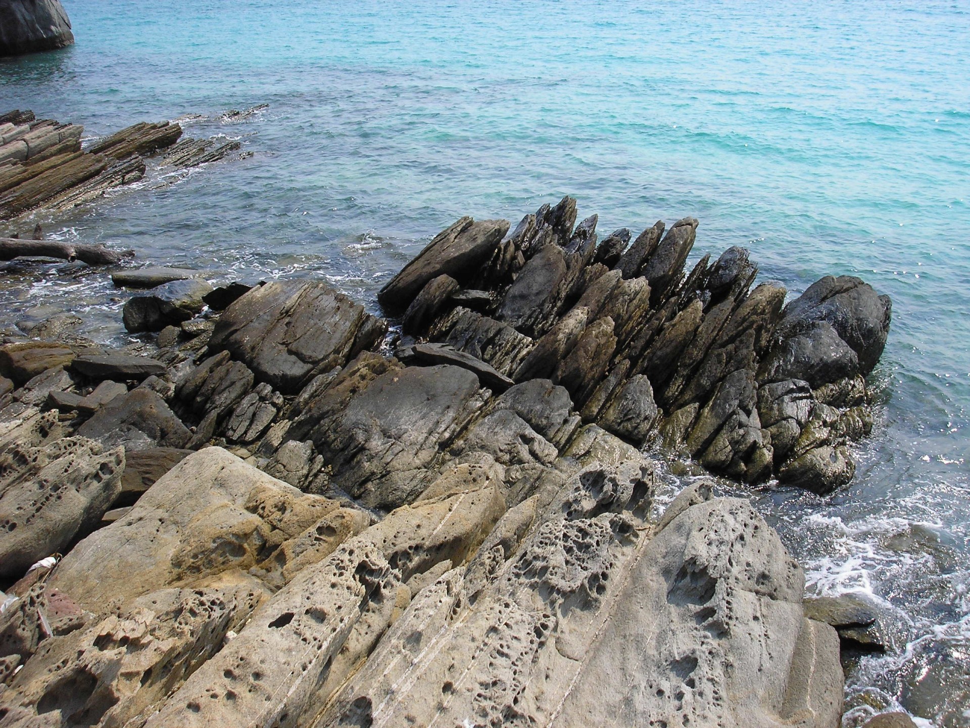 На камнях у моря - 111 фото