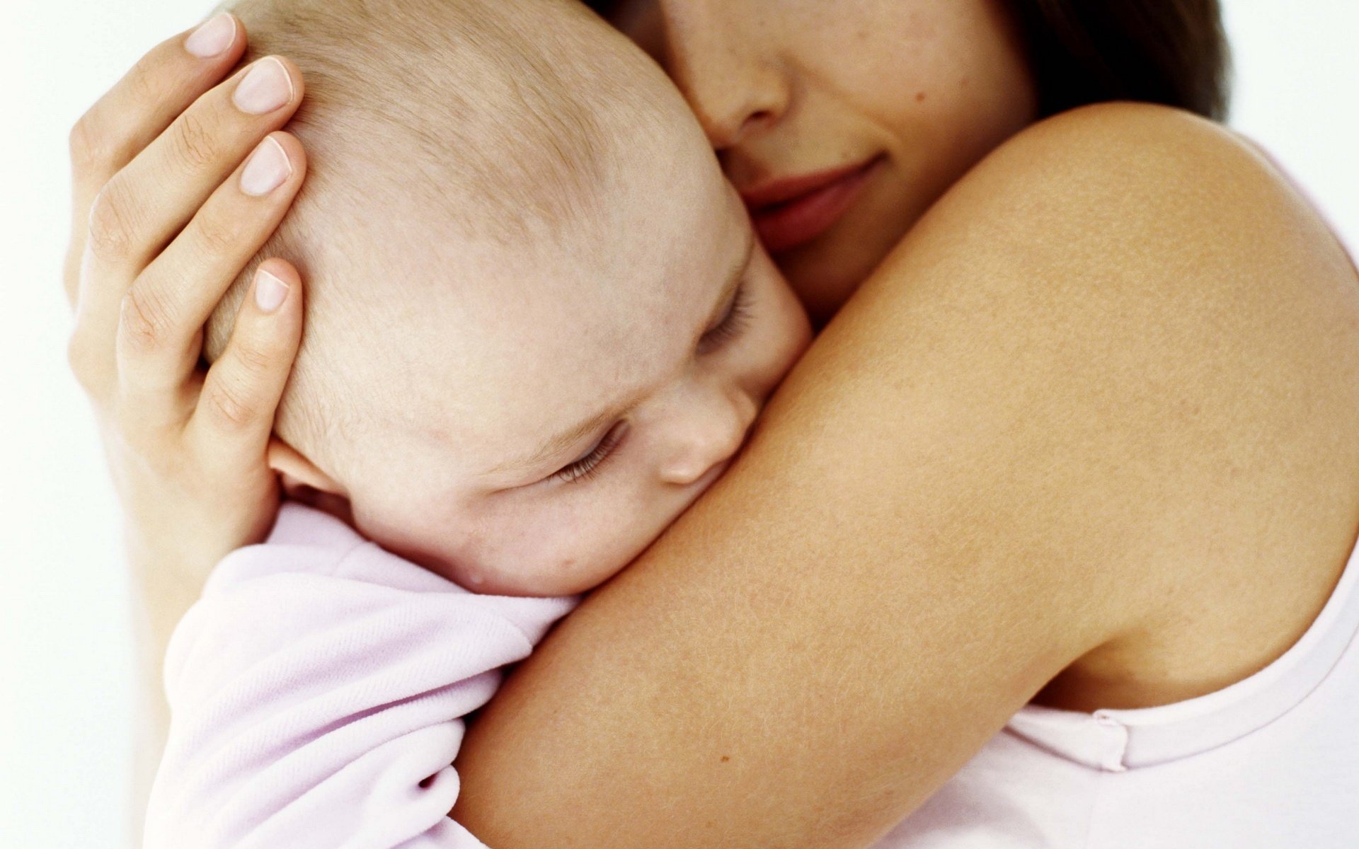 madre e figlio dormire tra le braccia sentimenti sonno tenerezza maternità bambino bambino briciola