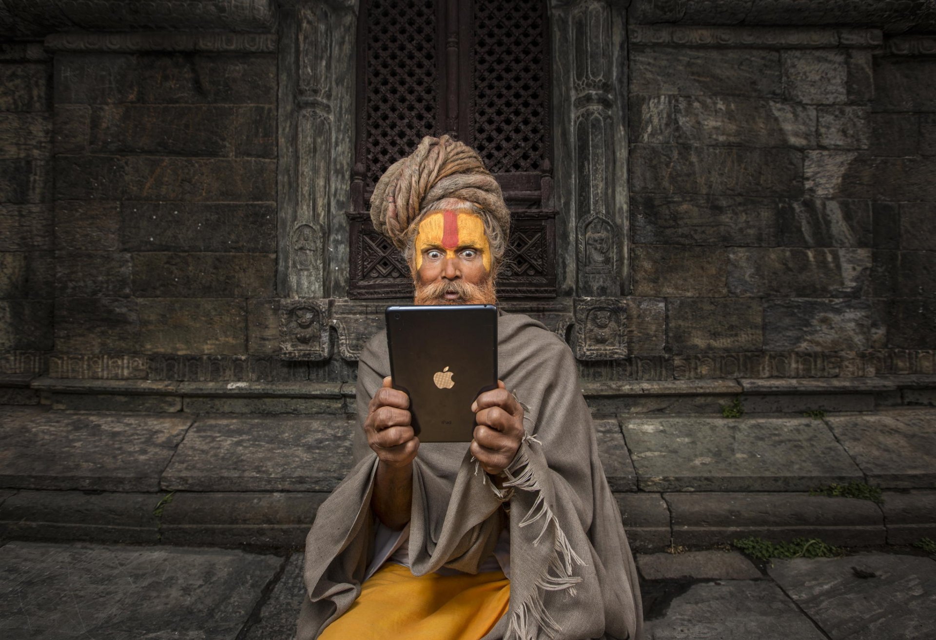 nepal tablet ipad rishi niespodzianka jogin buddyzm ipad jogurt jabłko apple hd hi-tech
