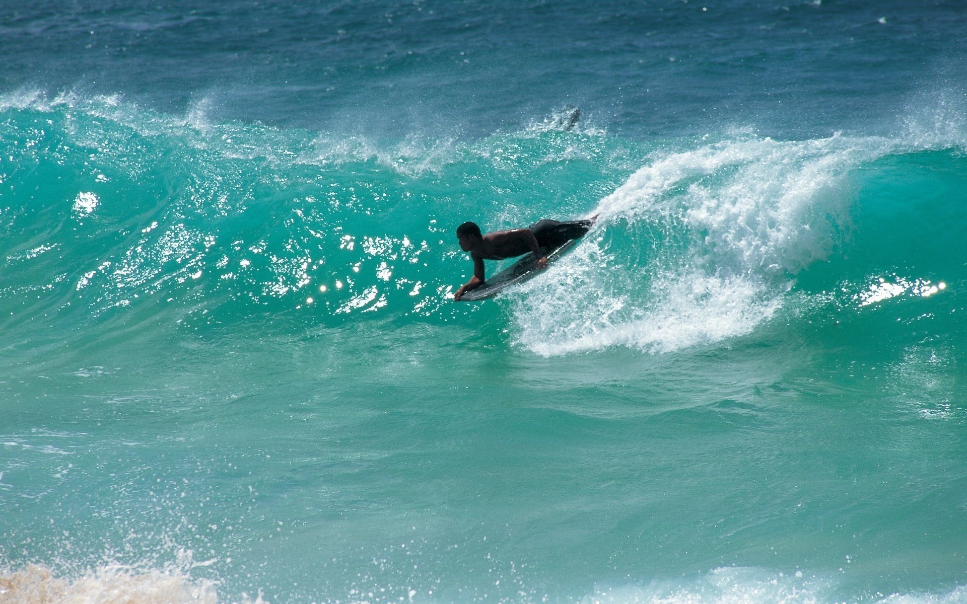 mig agua azul onda rayos del sol practicar surf surfista velocidad verano mar agua gente