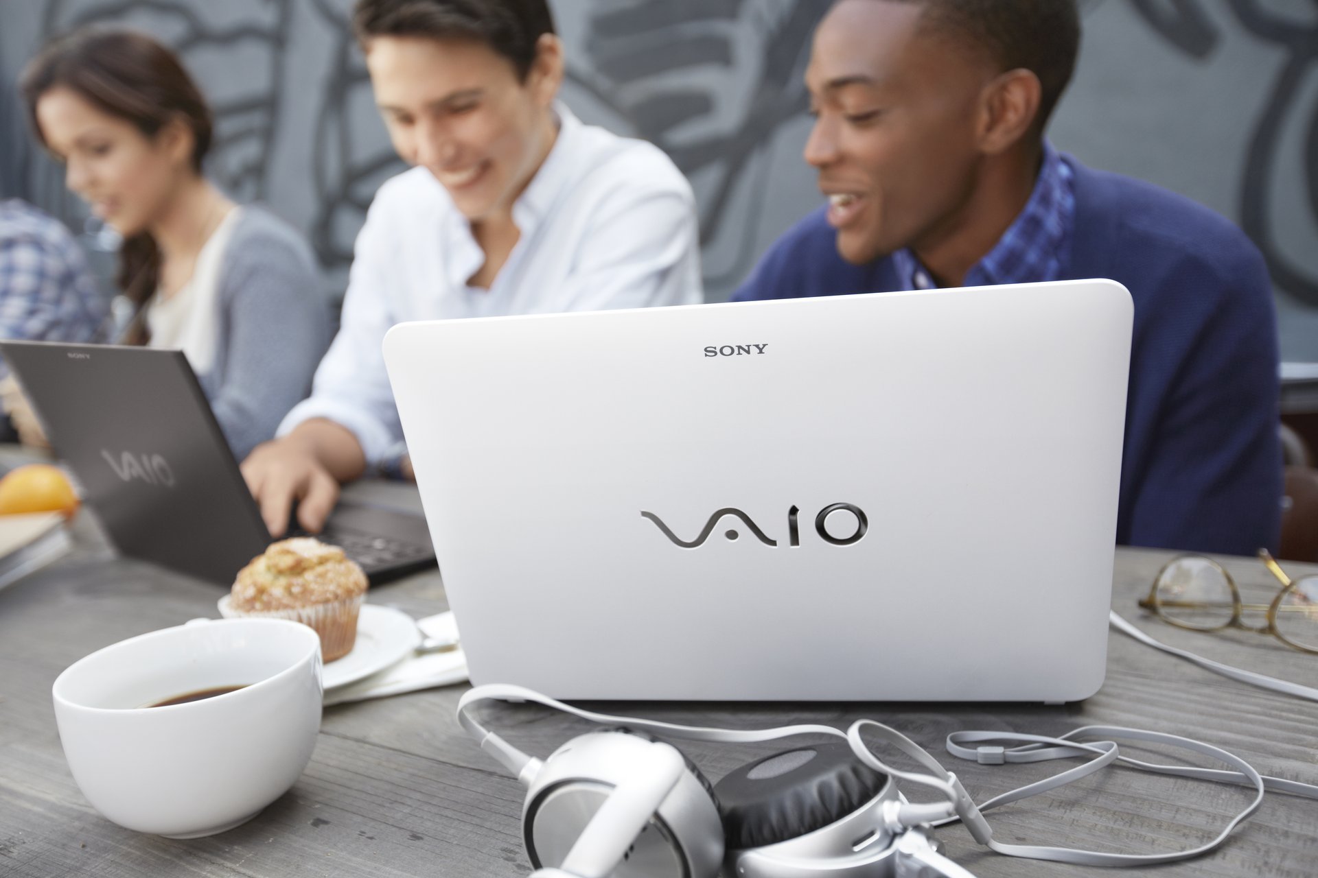 ony vaio ordinateur portable casque macro gens café