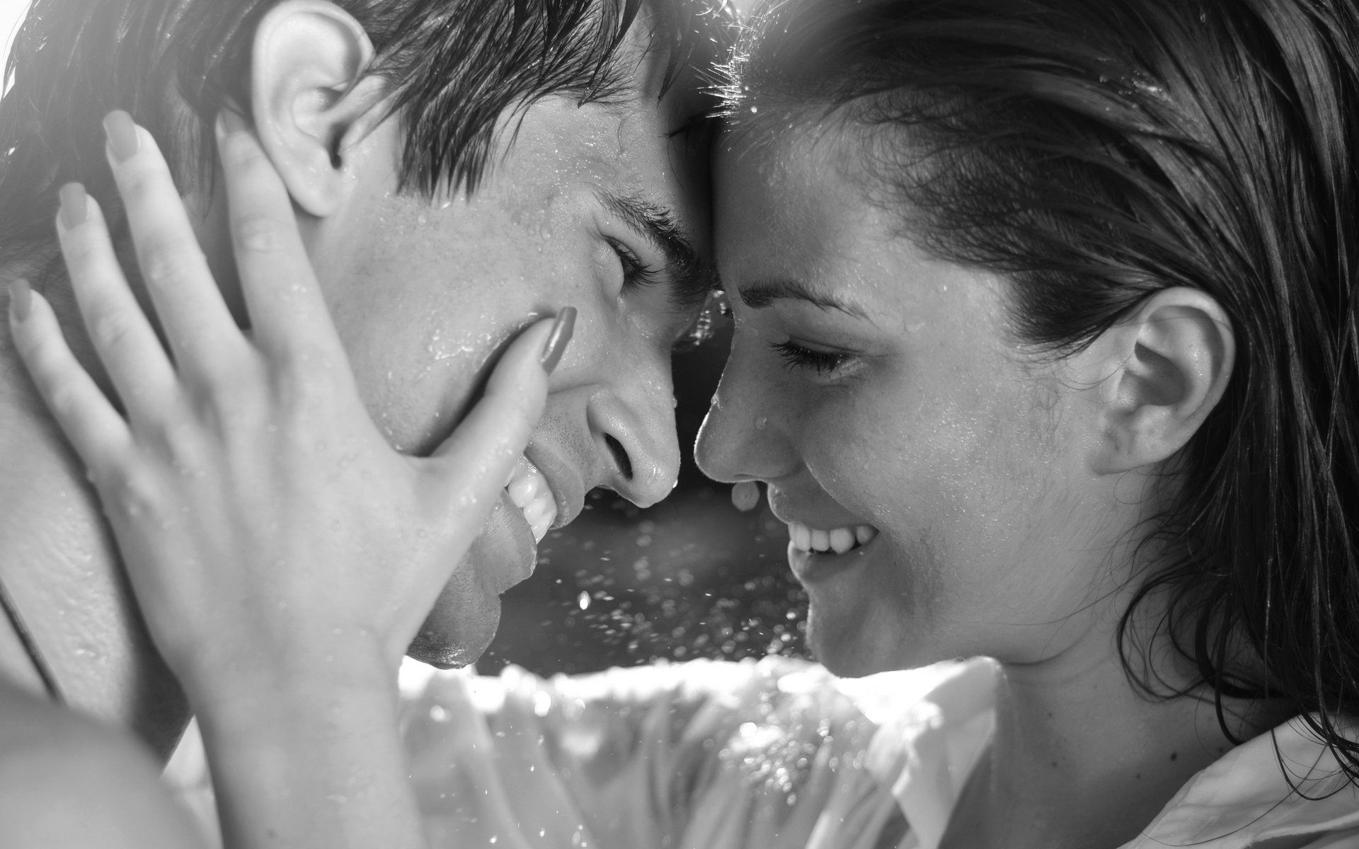 pluie passion sentiments romance tendresse amour rendez-vous rencontre amoureux couple hommes femmes