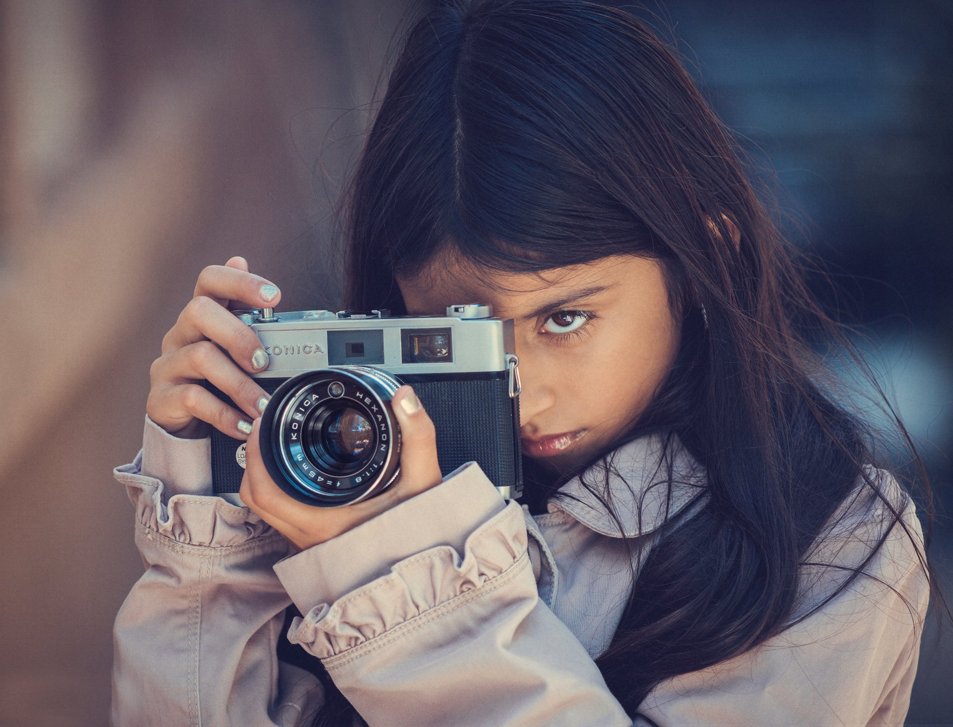 mise au point fille appareil photo konica