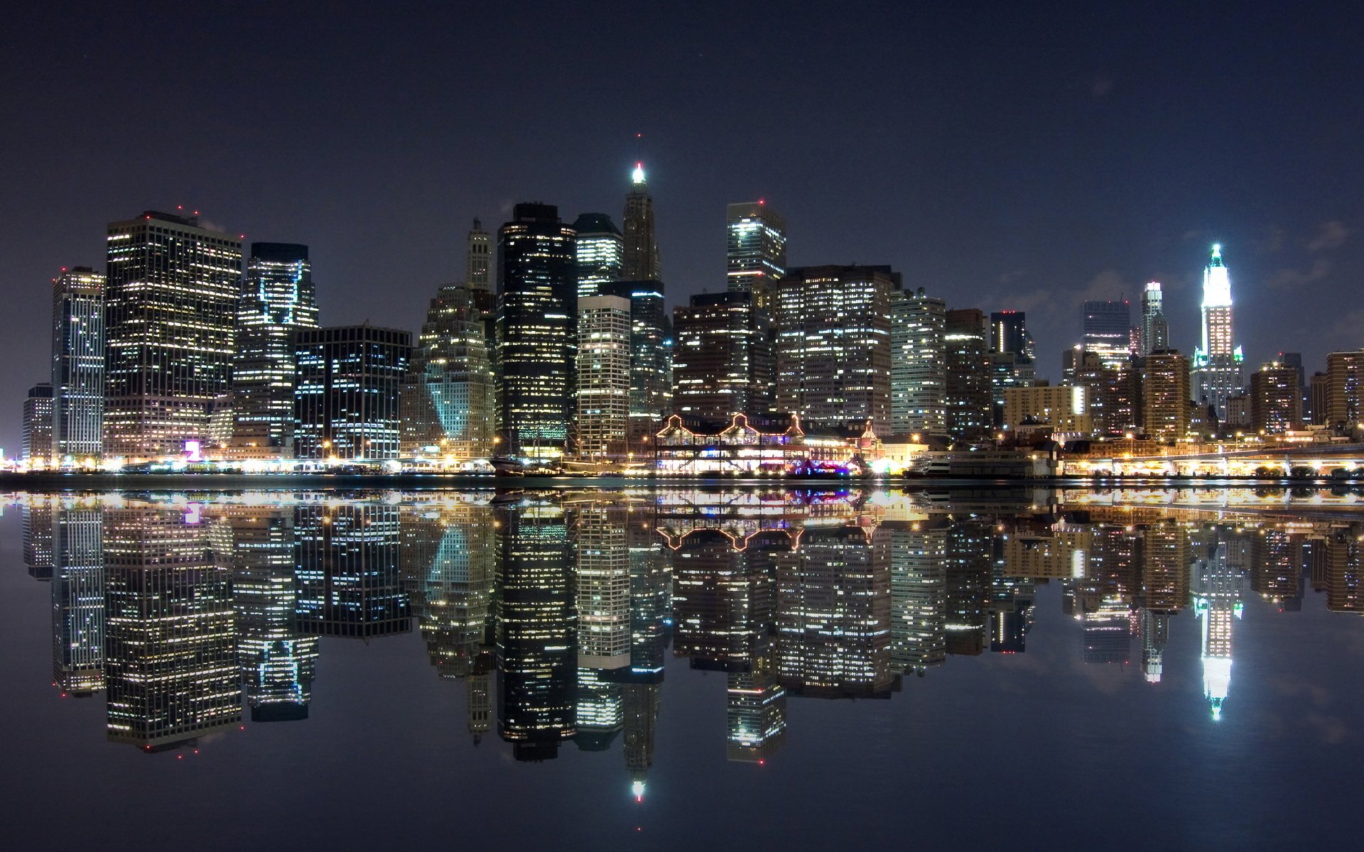 ville dans la nuit lumières immeubles de grande hauteur villes gratte-ciel nuit lumières de la ville réflexion eau rivière surface miroir ciel