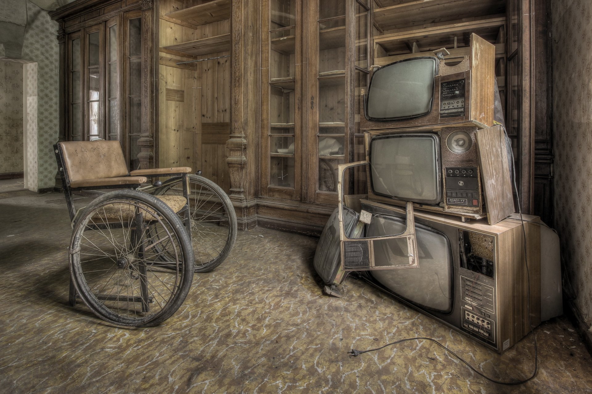 room tvs stroller