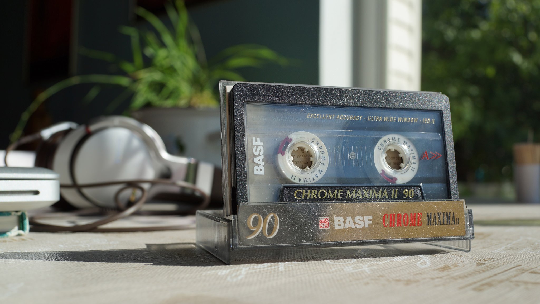 Звуки 90 х. Кассетный плеер 90е. Магнитофонная кассета 90. Магнитофонные кассеты БАСФ. 80е магнитофон Эстетика.