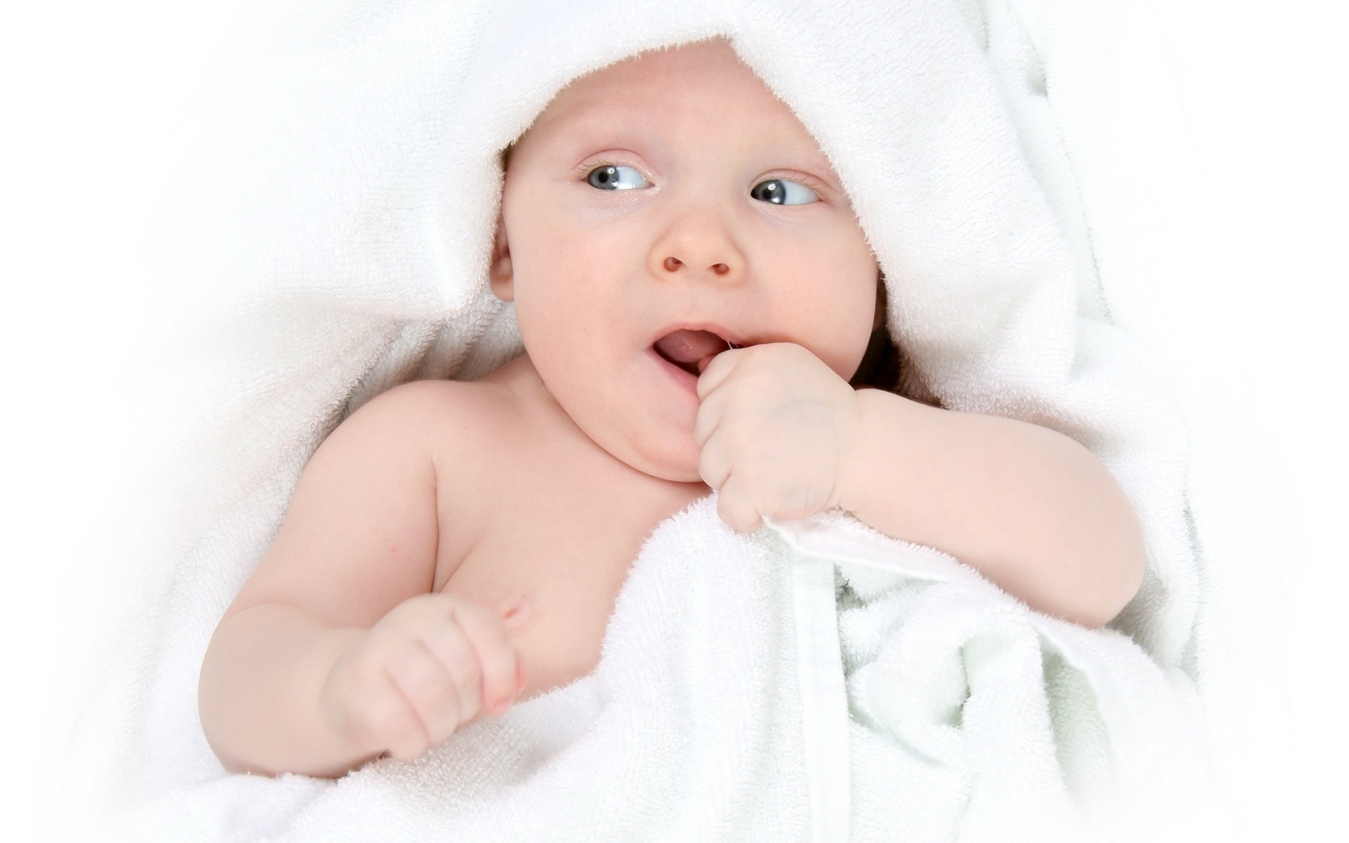 chewing a towel looking away skoda portrait look eyes face baby baby toddler baby boy