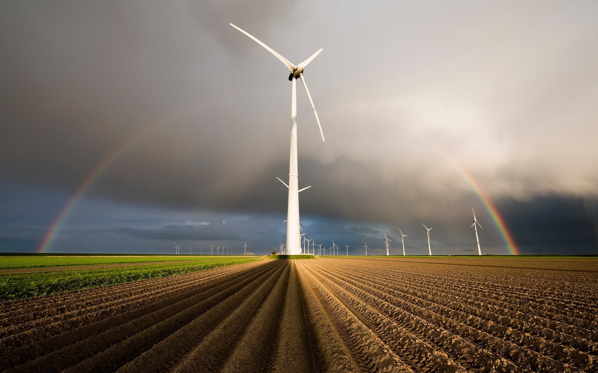 campo mulini a vento arcobaleno