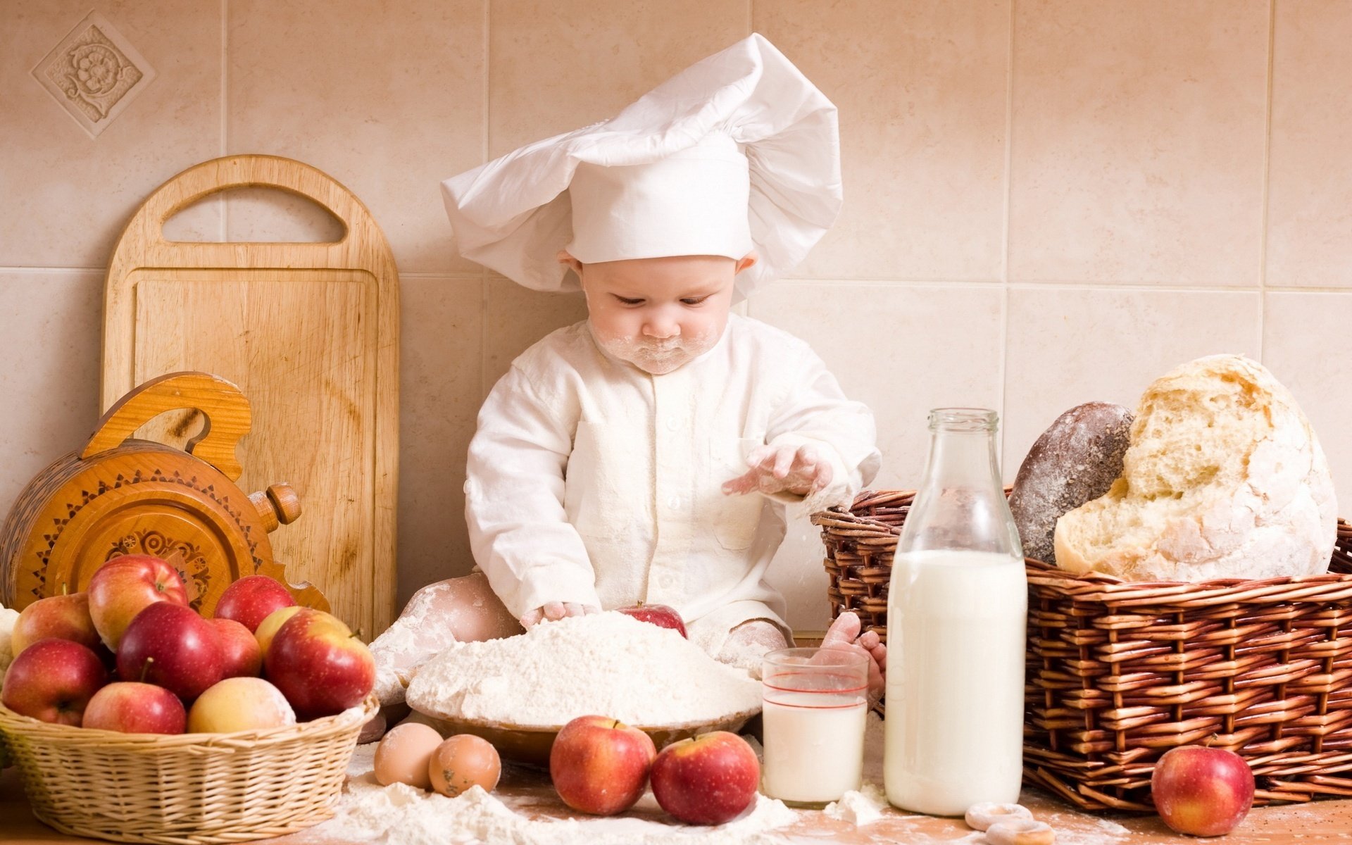 cocineros todo en harina chumazik en la cocina cocineros bebé niño miga diversión juego bromas harina leche botella manzanas frutas pan vaso tablero cara