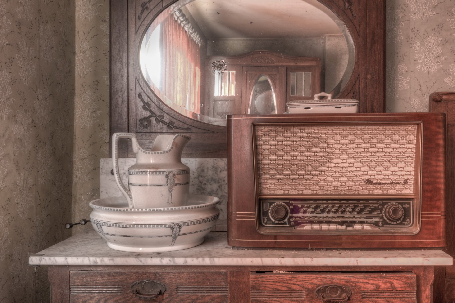 radio receiver mirror