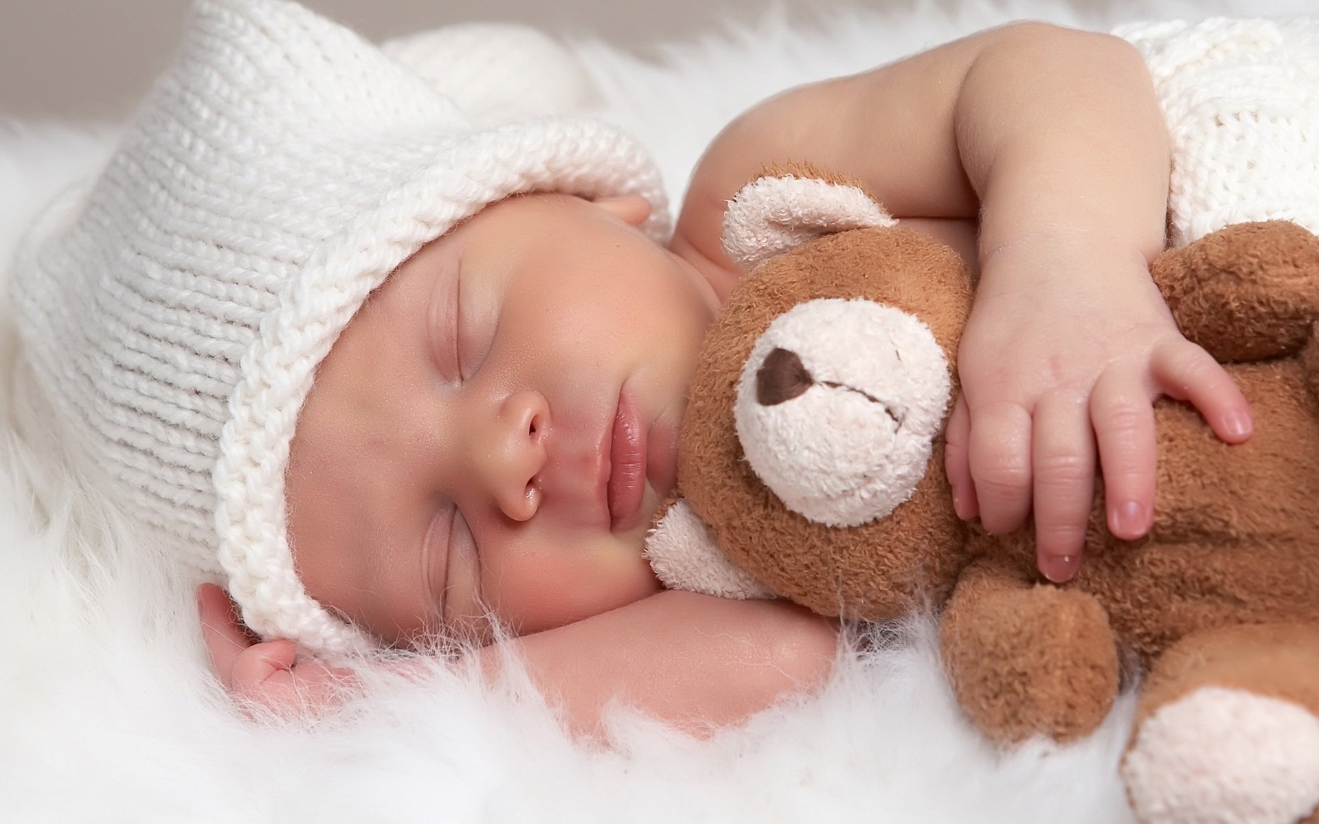babyschlaf süße kreatur krümel traum gesicht baby kind mütze spielzeug teddybär gelassenheit ruhe glück wunder
