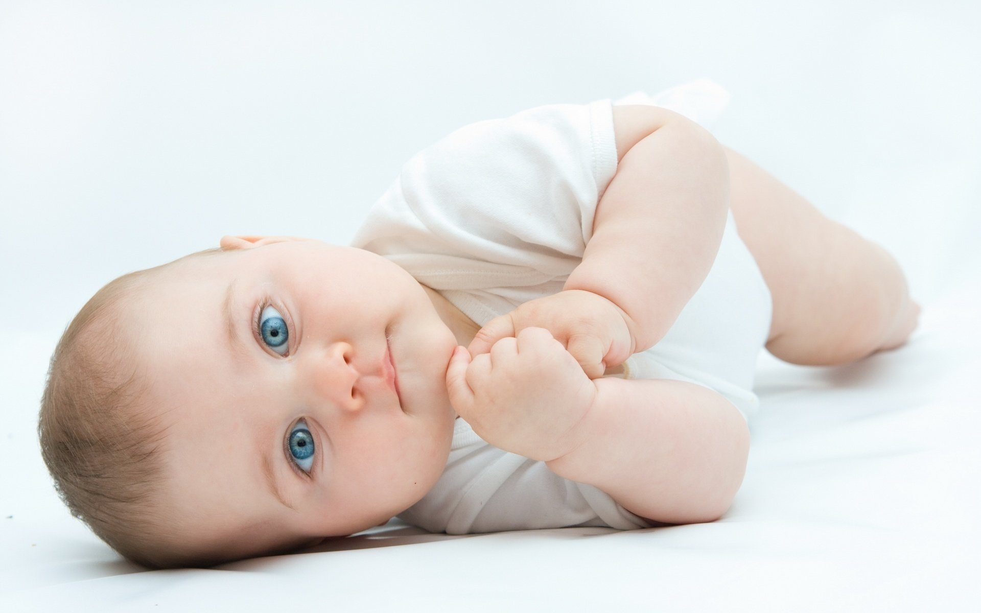 engelsgleiche schöpfung blaue augen knopf porträt blick augen gesicht