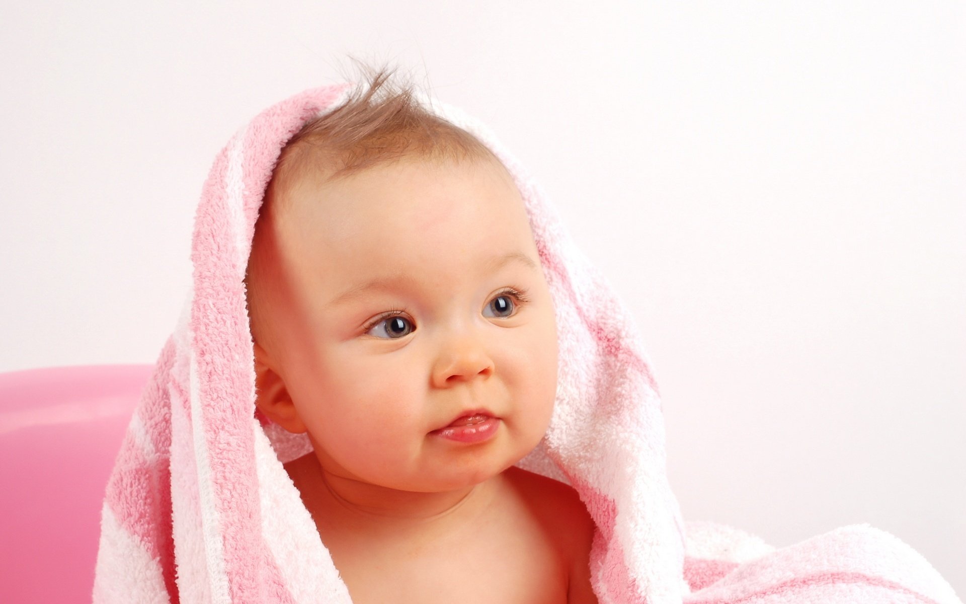 asciugamano rosa bambino naso camuso ritratto vista occhi viso