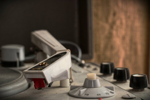 Musique et lecteur sur fond de mur