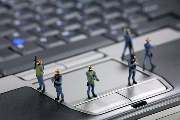 Neue Technologie, verschwommene Tapete auf dem Laptop