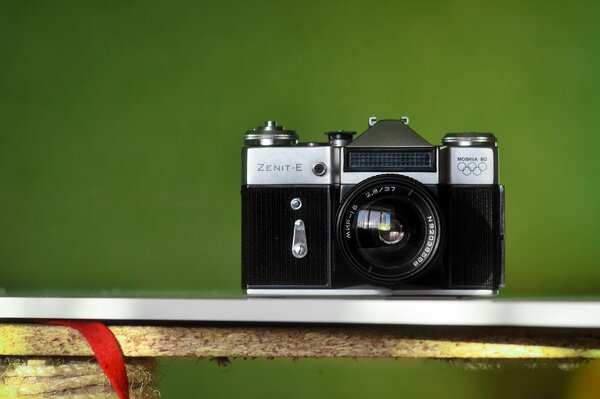 An old Zenith film camera