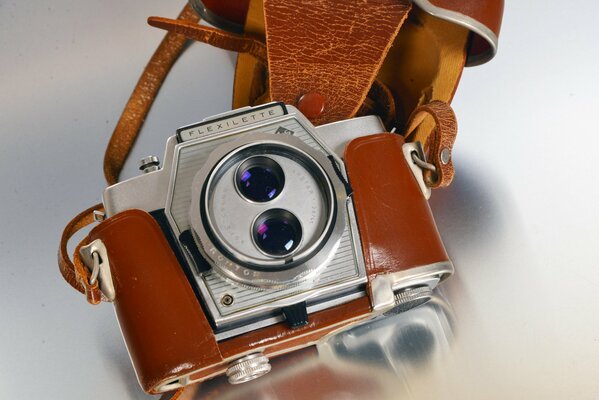 Cámara agfa flexilette con funda de cuero