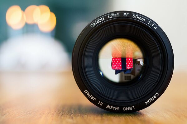 Obiettivo con lo specchio della macchina fotografica Canon