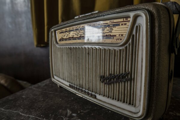 Rétro radio dans la chambre