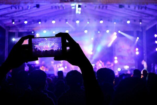 Video en el Smartphone de un concierto de música