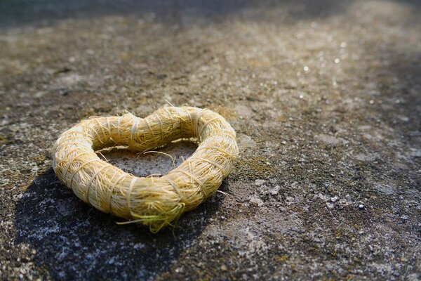 The tenderness of a woven heart made of straw