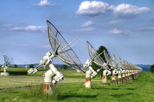 Antenas en el campo, buen tiempo