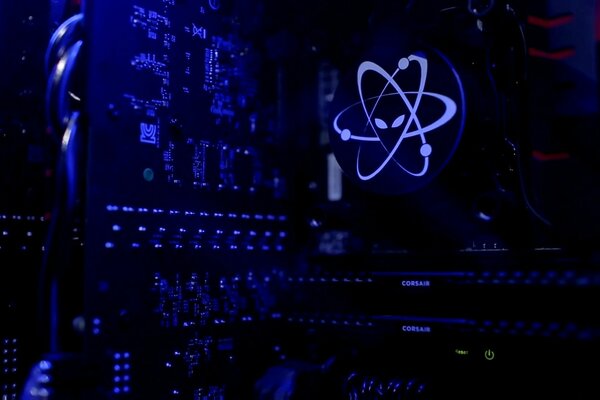 Interior de la unidad del sistema en la gama oscura
