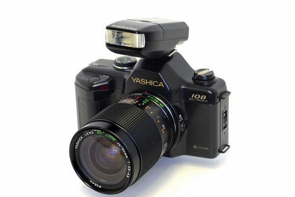 Yashica 108 Makro-Kamera mit Multi-Programm