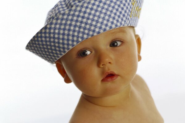 Adorable bebé gorro azul