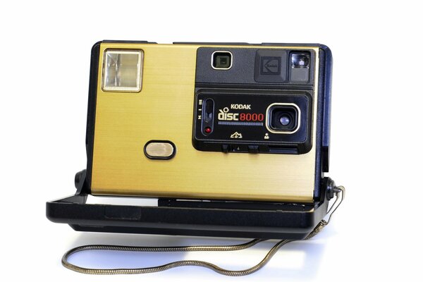 Kodak jaune disque 8000, gros plan sur fond blanc