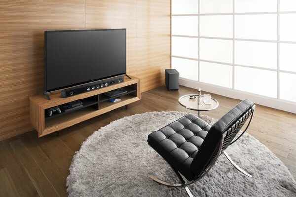 Interno con TV, Soundbar e poltrona