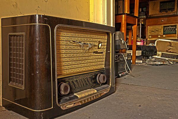 Receptor de Radio en el viejo almacén