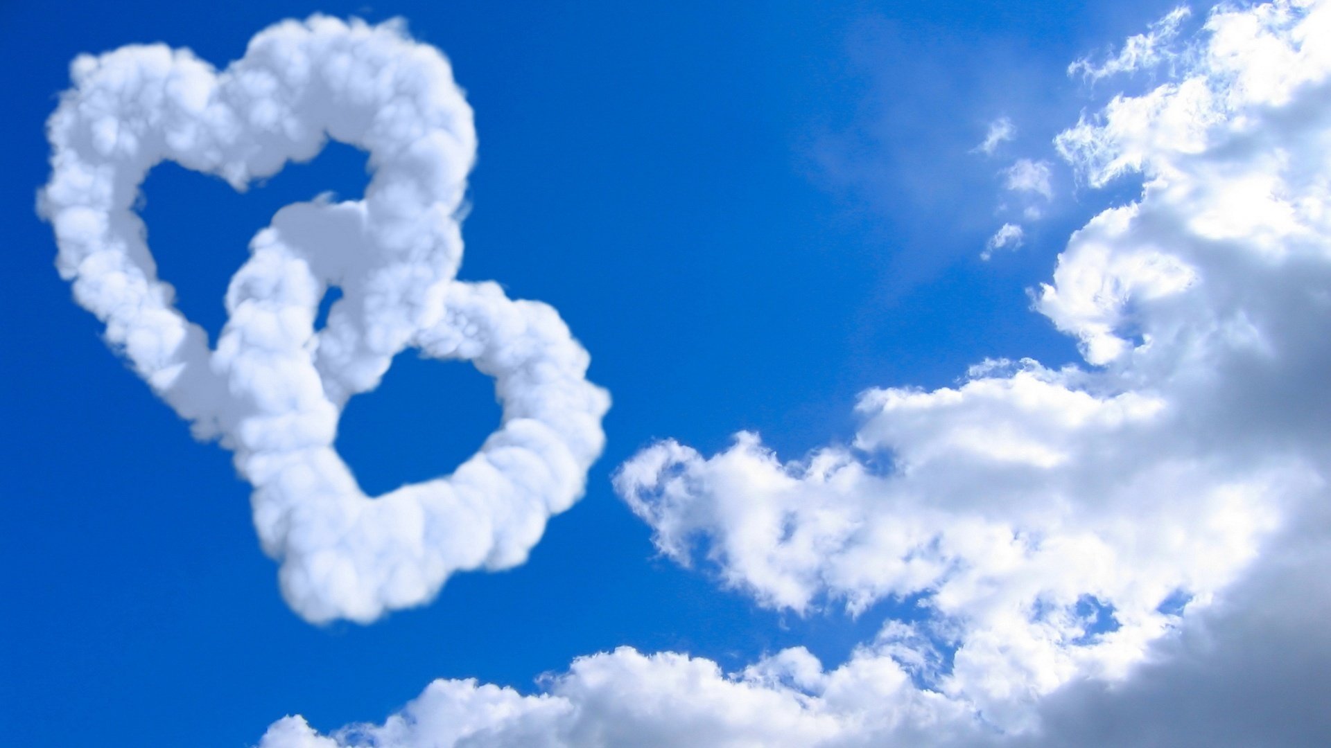 nuvole cielo blu due cuori amore romanticismo tenerezza riconoscimento sentimenti