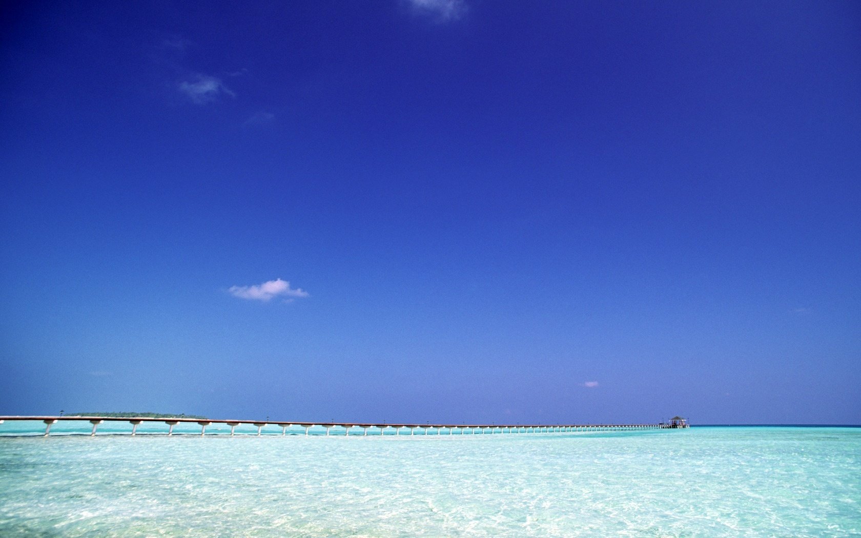 camino largo muelle de madera agua cielo mar océano naturaleza paisaje azul azul verano calor vacaciones paraíso nube espacios abiertos muelle muelle