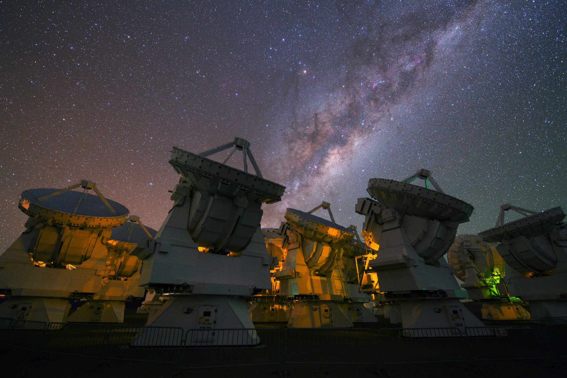 vía láctea cielo estrellas radiotelescopio