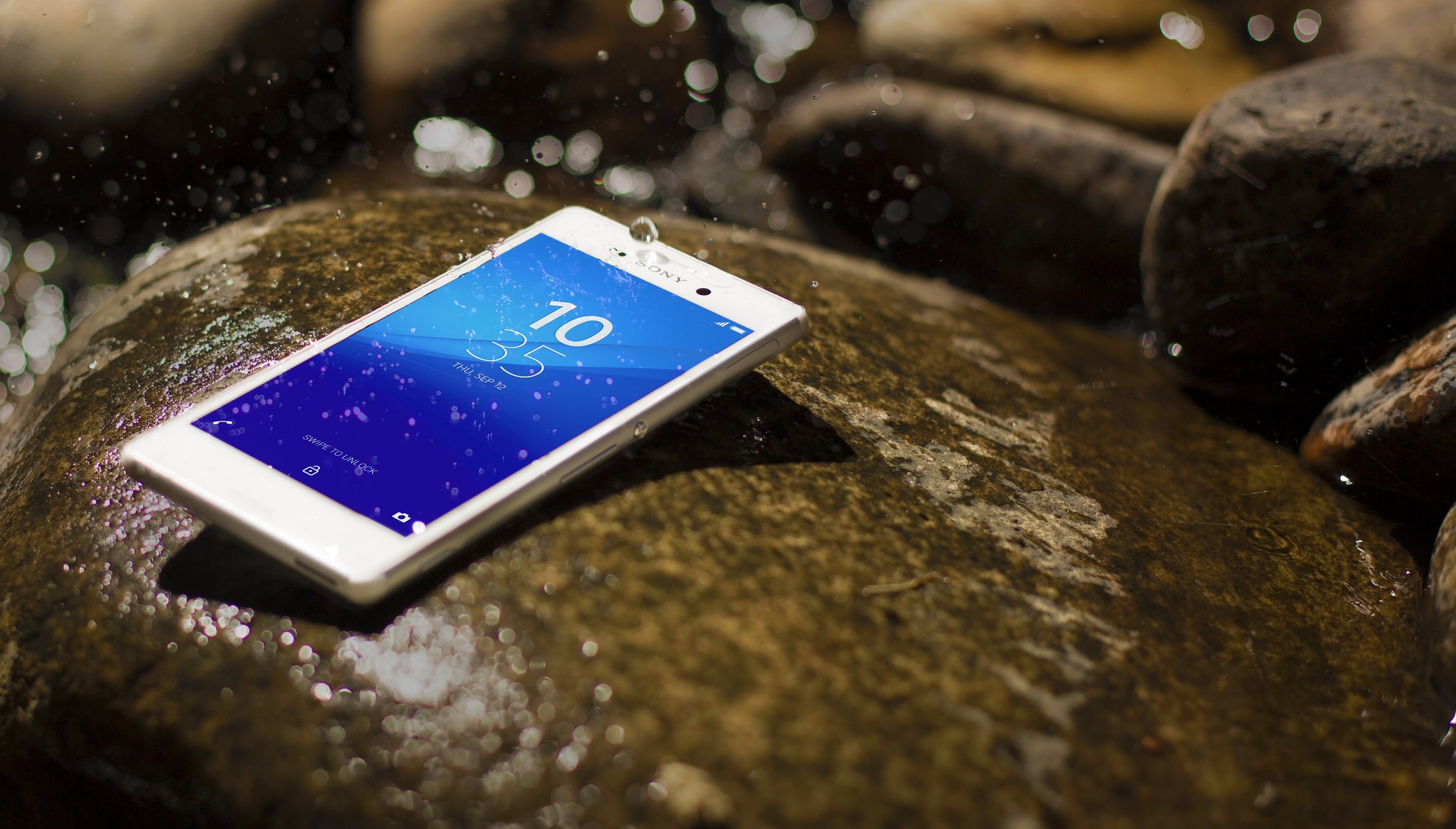 ony xperia m4 aqua smartfon biały android woda kamień krople