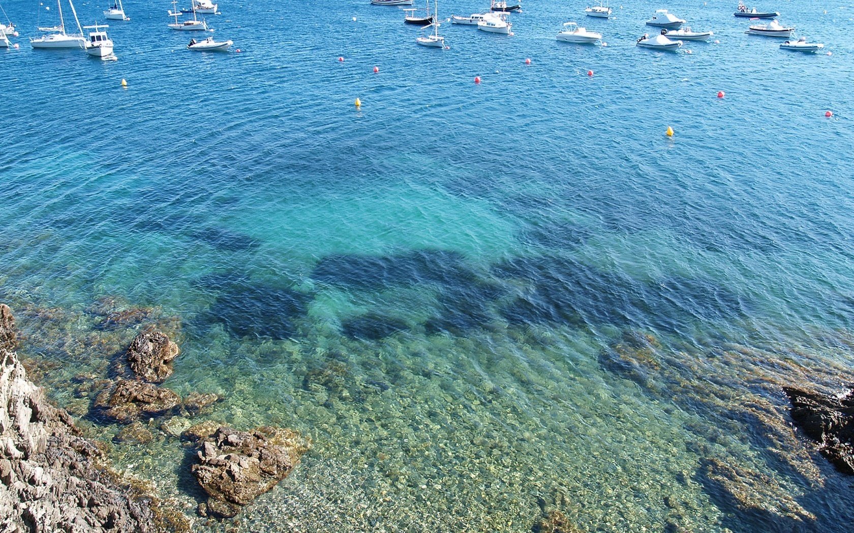 piccoli ciottoli ciottoli barche acqua isole barche vista paesaggio natura azzurro fondo boe isola tropici