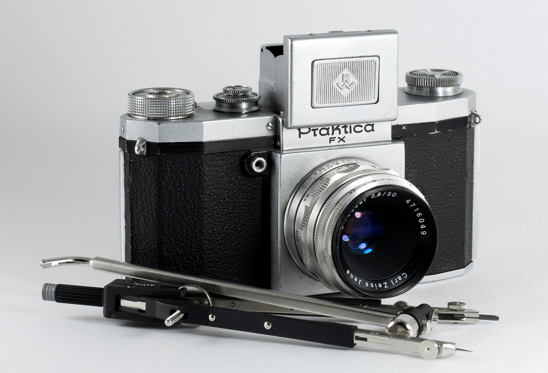 praktica carl zeiss caméra rétro boussole