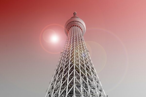 Hoher Turm mit Schönheit in Japan