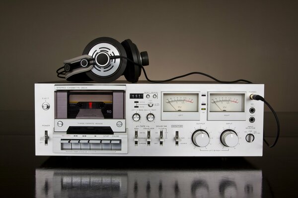 Stacjonarny Magnetofon kasetowy ze słuchawkami