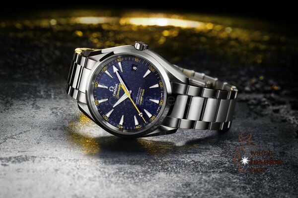 Montre-bracelet pour hommes avec cadran bleu