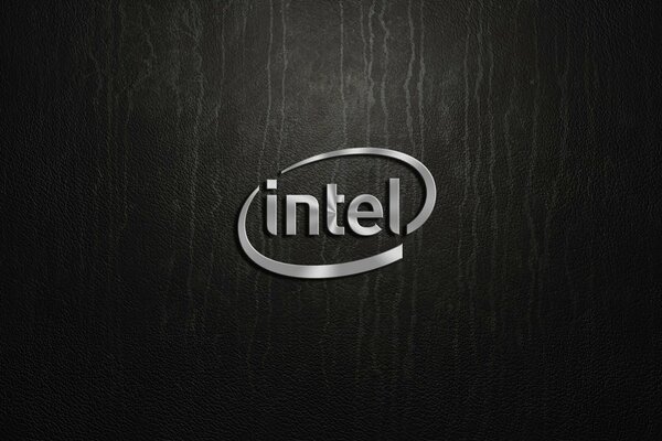 Logotipo de Intel plateado sobre fondo oscuro