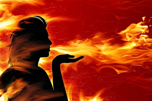 Immagine creativa di una ragazza con il fuoco