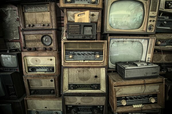 Старинные радио, телевизоры и магнитофоны