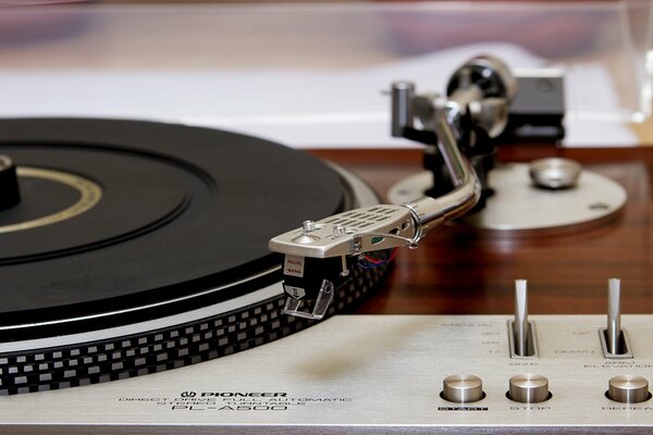 An old vinyl record player
