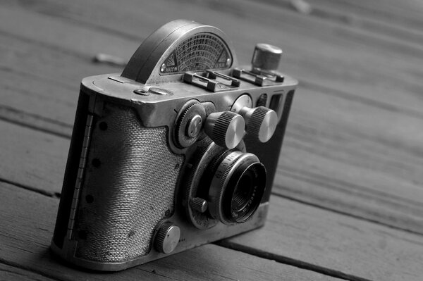 Kamera mit Metallgehäuse in Grau