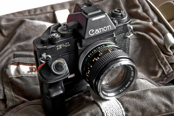 Profesjonalny aparat canon dla fotografa
