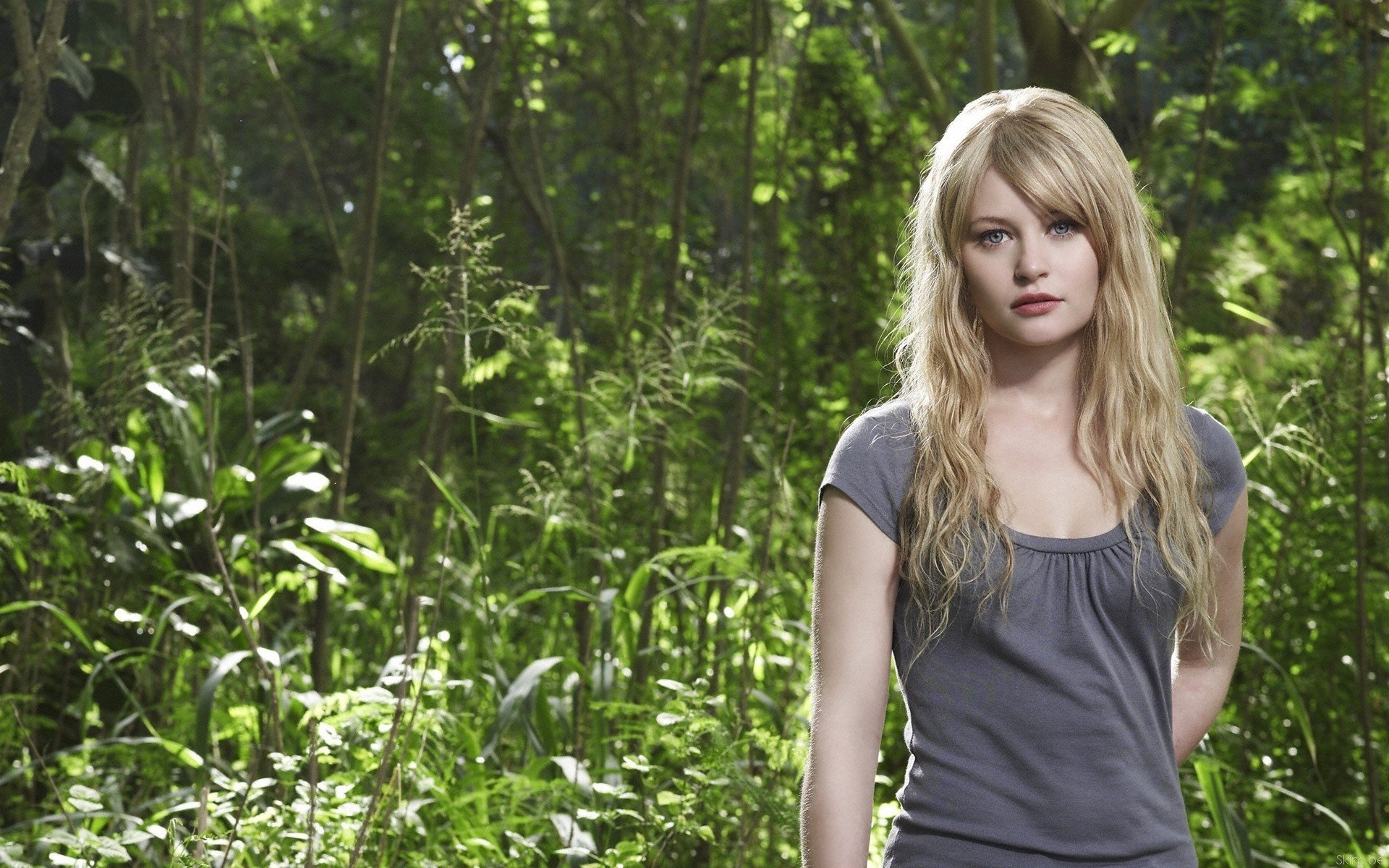 blond frühling wald natur fotomodelle weiblich blick frauen gesicht augen