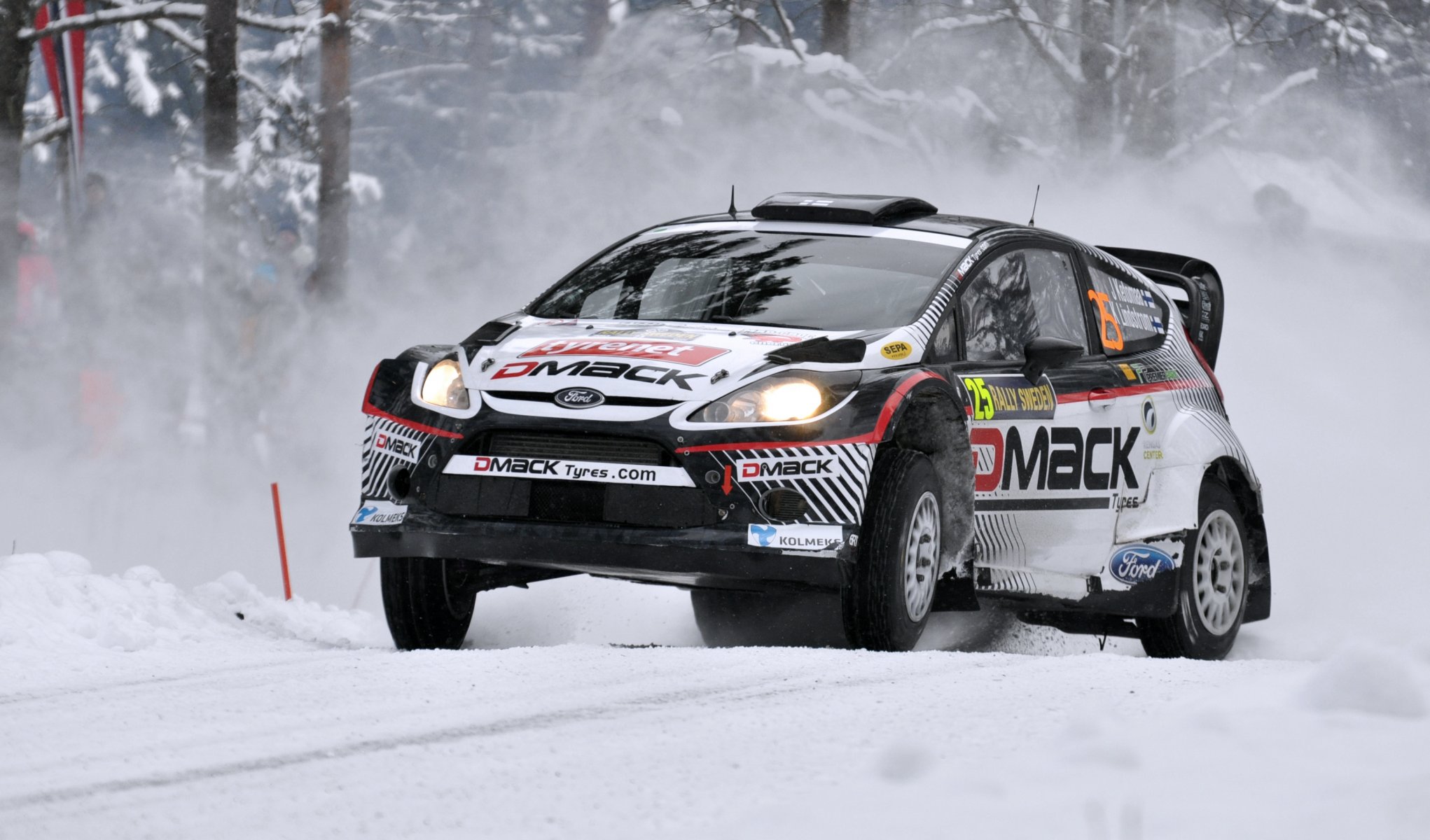 ford fiesta wrc rally auto auto sport corsa anteriore fari cofano inverno neve